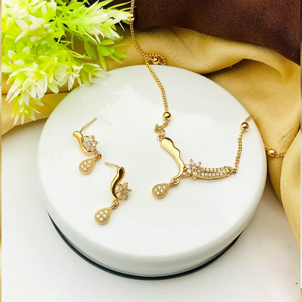 Gold Touch Necklace Set